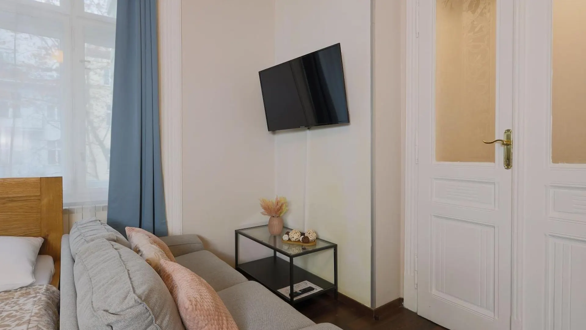 براغ Janackovo - Riverside Residence