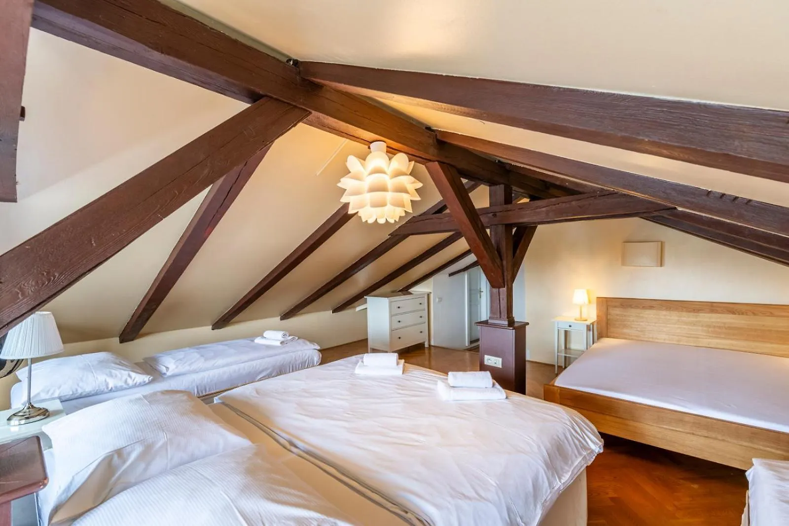 **** Lägenhetshotell Janackovo - Riverside Residence Prag Tjeckien
