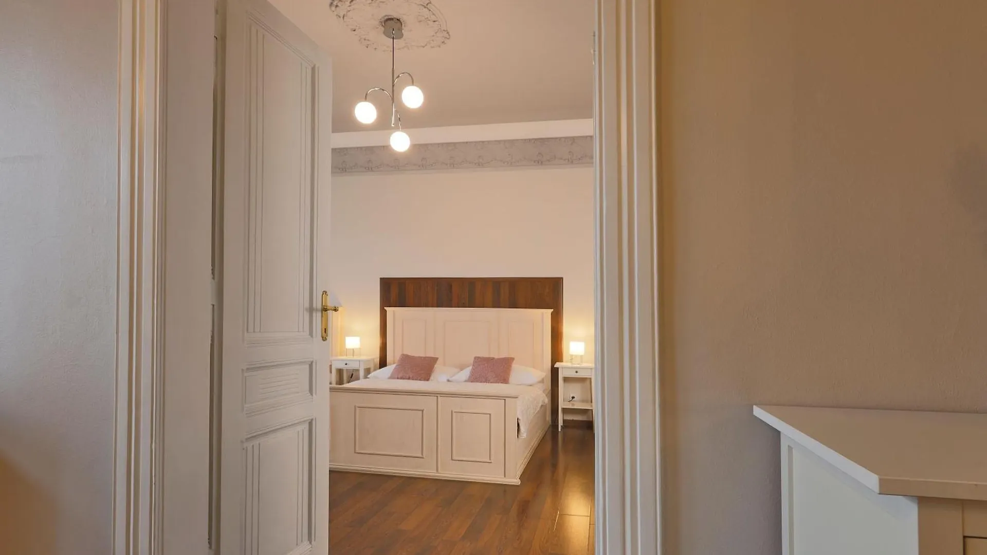 Janackovo - Riverside Residence Prag 4*,